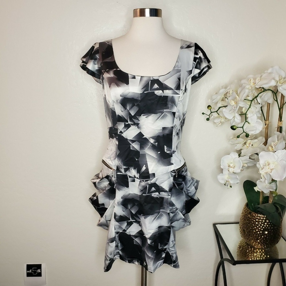 Lipsy London Mini Dress Size 12 Flutter Sleeves